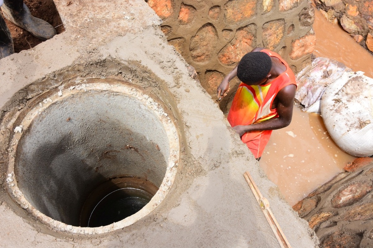 Installation works in Murangi Farm - Taping water for irrigation from the stream in April 2022